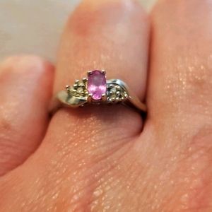 Fashion ring, 10k white gold with pink stone